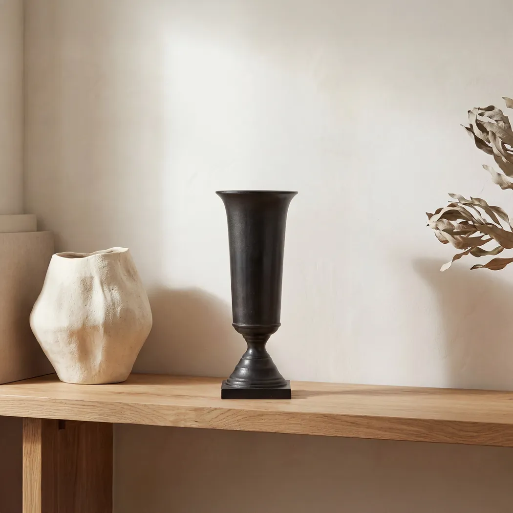 Amaan Black Vase - Thumbnail - Image 2
