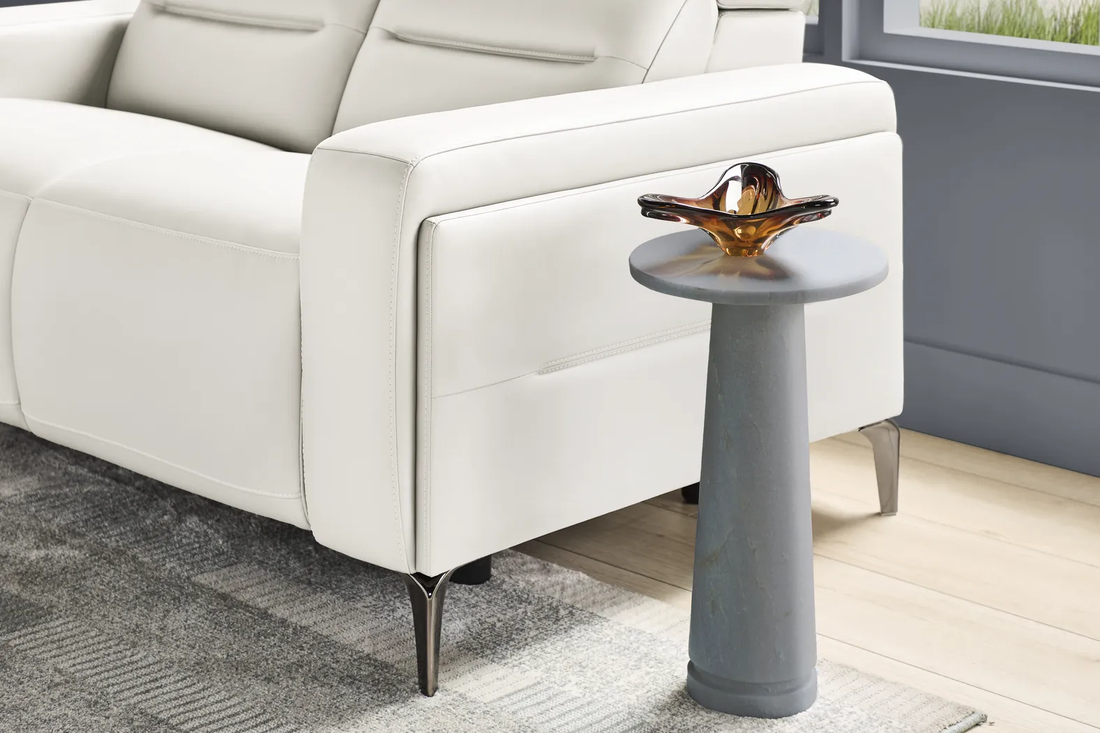 Amalfi White Leather 8 Pc Dual Power Reclining Living Room - Thumbnail - Image 13