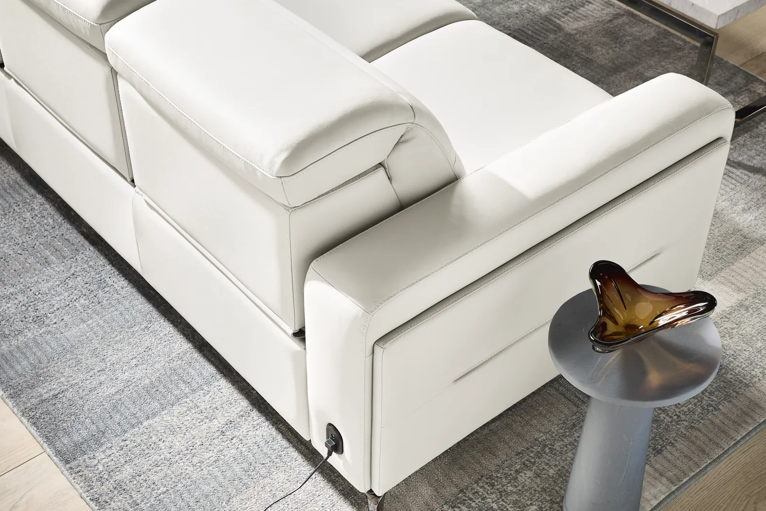 Amalfi White Leather Dual Power Reclining Loveseat - Thumbnail - Image 3