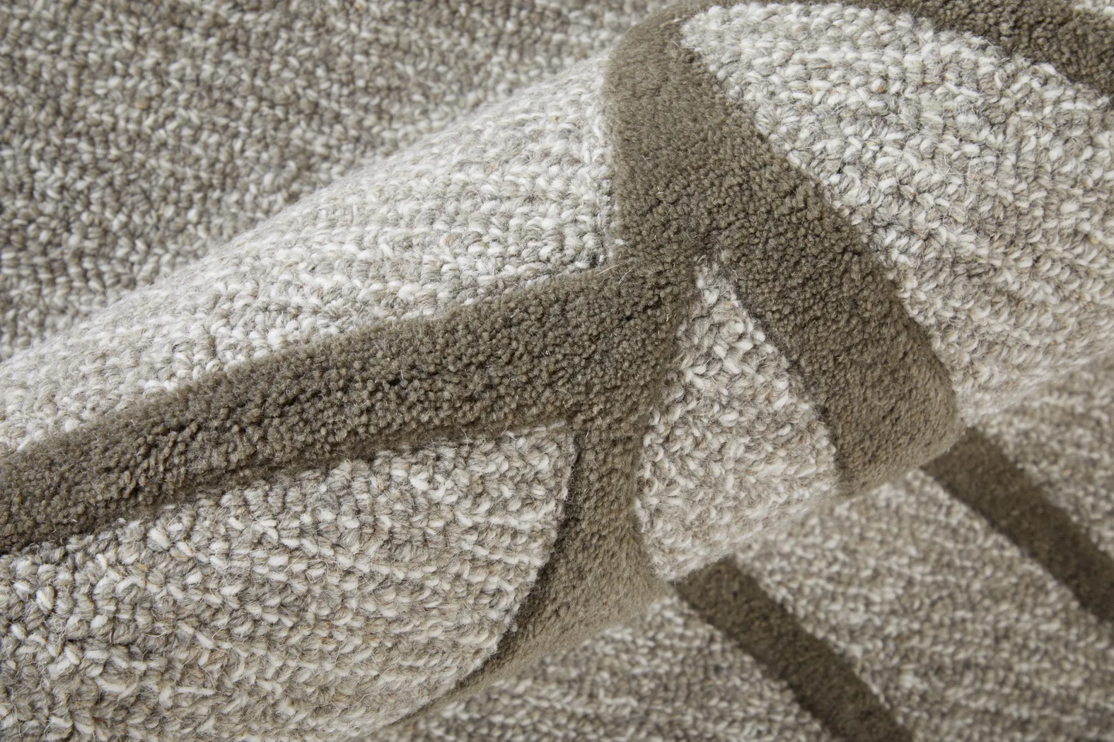 Anastase Gray 3'6 x 5'6 Rug - Thumbnail - Image 3