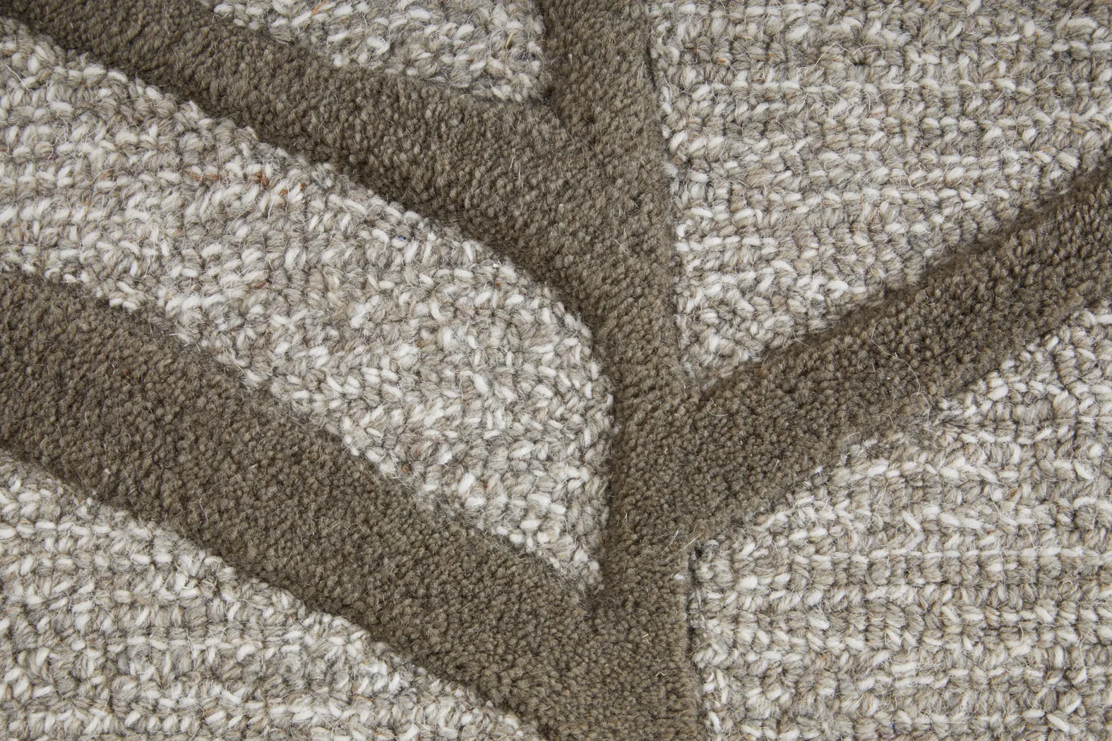Anastase Gray 5' x 8' Rug - Thumbnail - Image 5