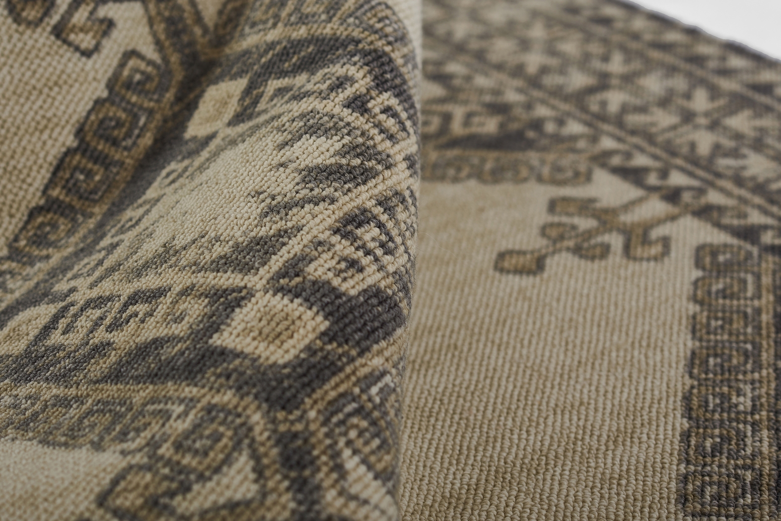 Apexi Black 5'3 x 7'6 Rug - Thumbnail - Image 6