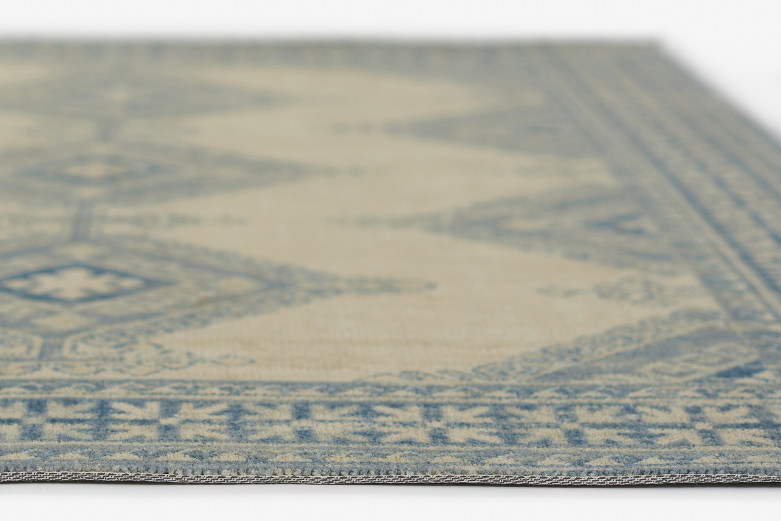 Apexi Off-White 5'3 x 7'6 Rug - Thumbnail - Image 5