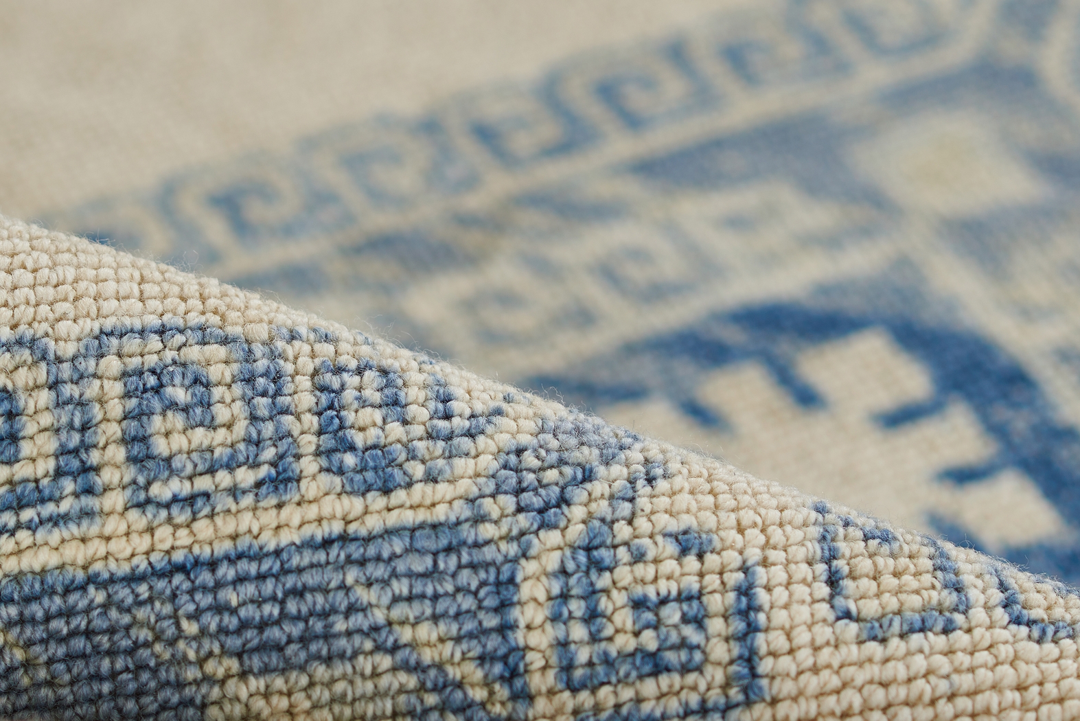 Apexi Off-White 5'3 x 7'6 Rug - Thumbnail - Image 7