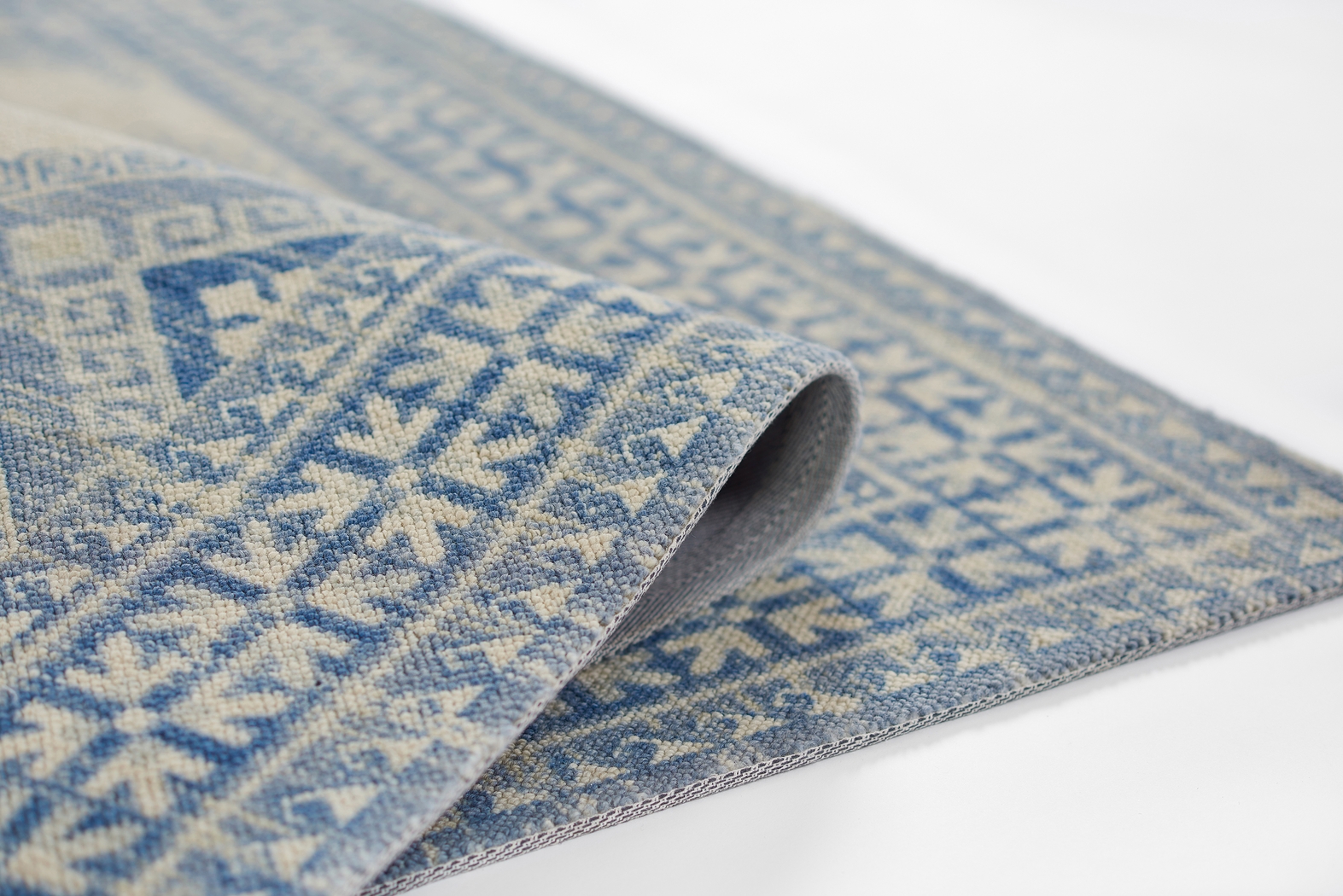 Apexi Off-White 6'6 x 9' Rug - Thumbnail - Image 6