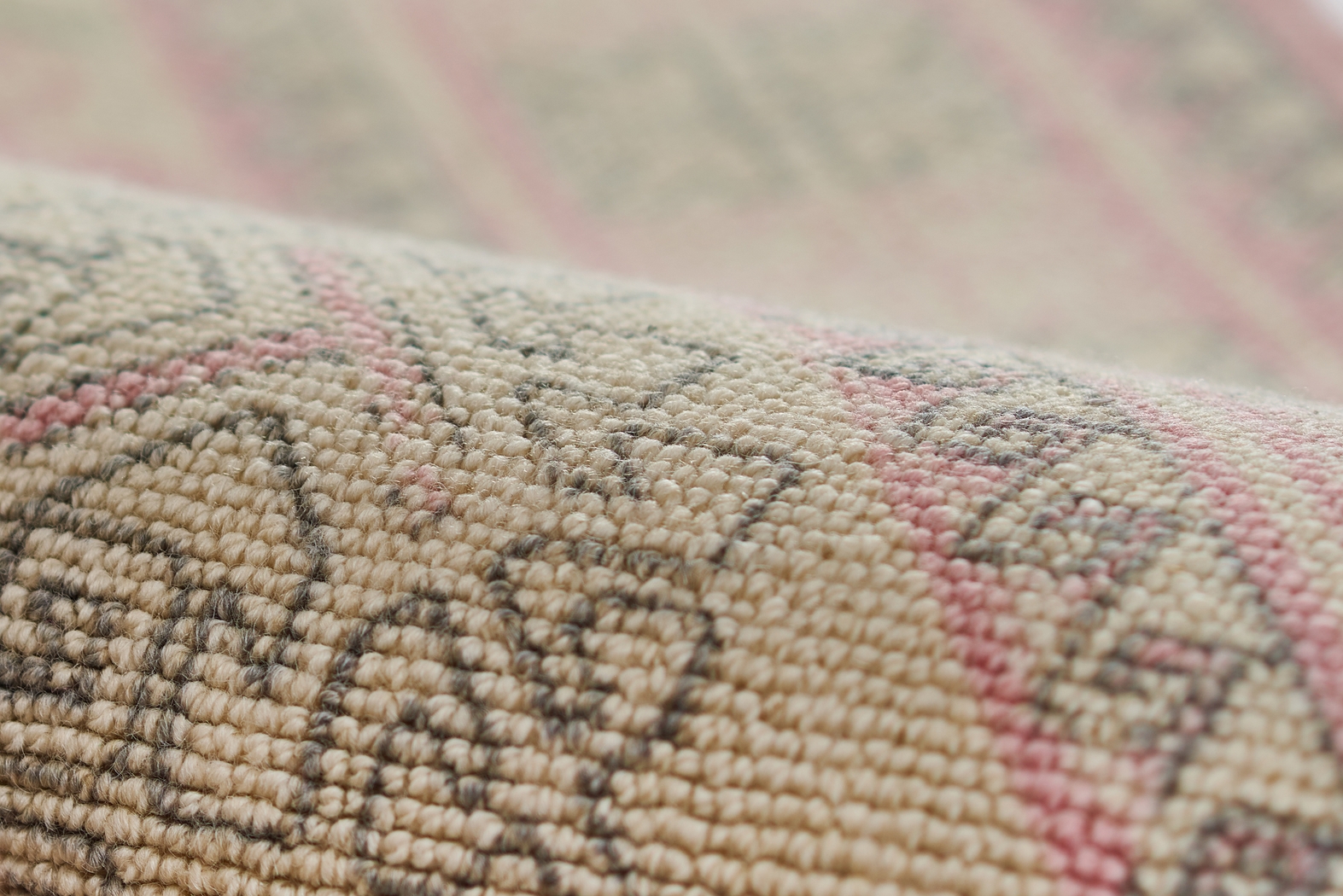 Apexi Pink 6'6 x 9' Rug - Thumbnail - Image 6