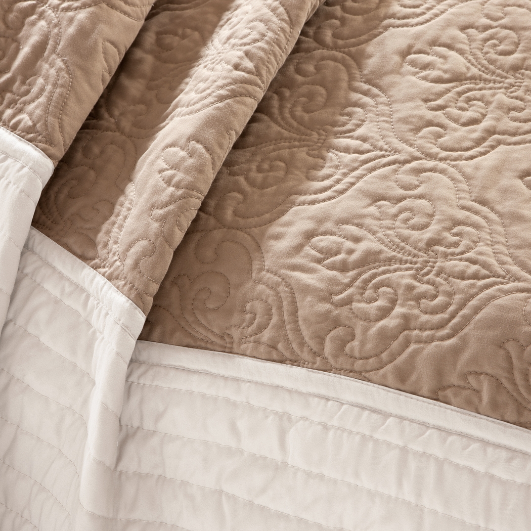 Aracely Beige 7 Pc King Coverlet Set - Thumbnail - Image 3
