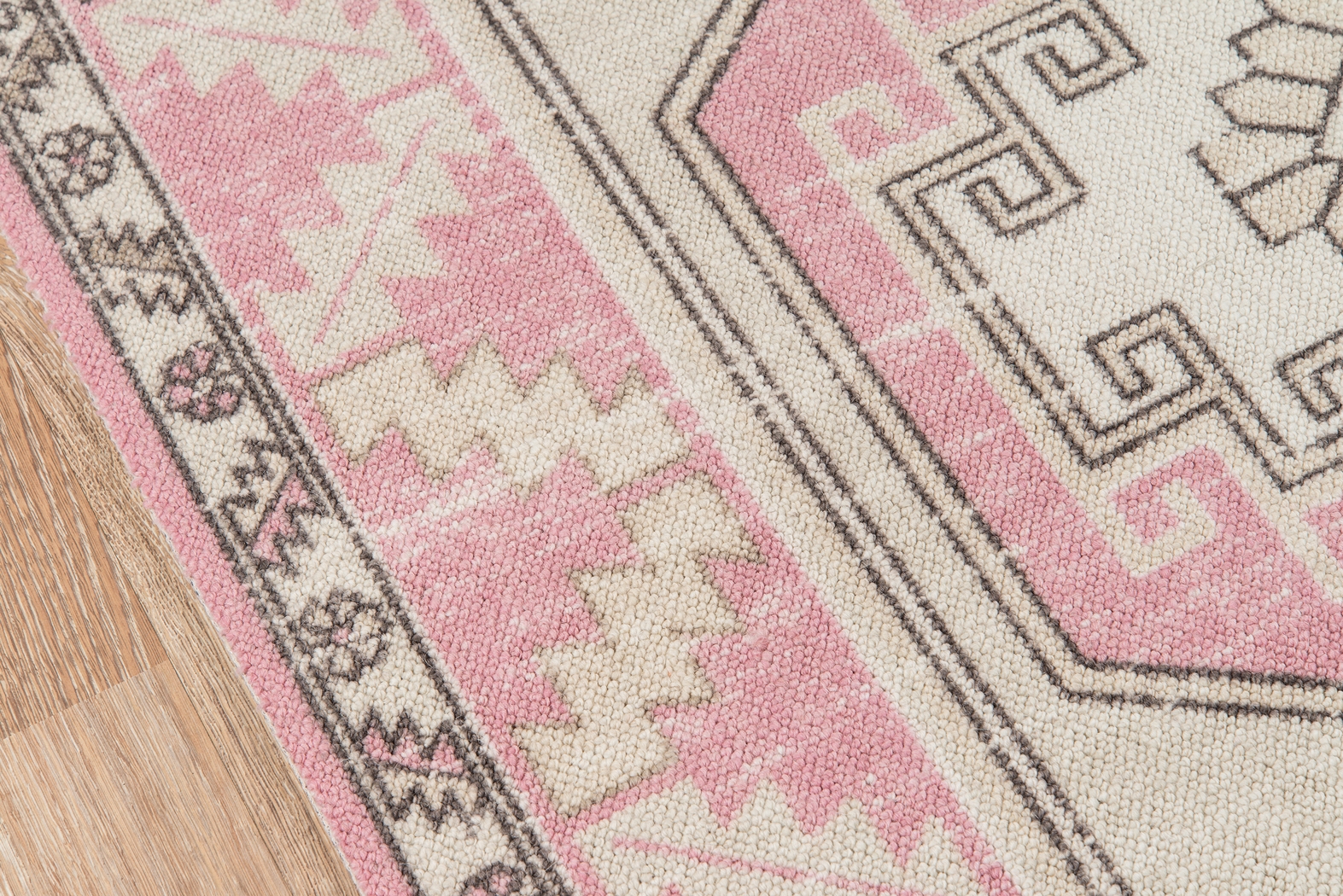 Arisha Pink 3'3 x 5' Rug - Thumbnail - Image 5