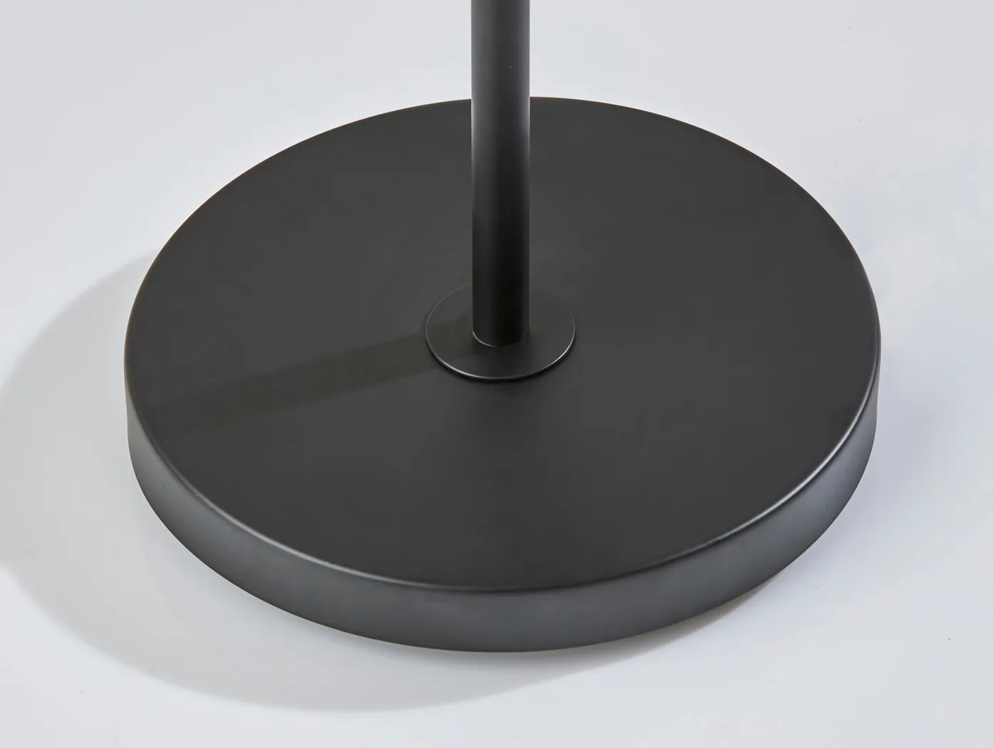 Arista Black Floor Lamp - Thumbnail - Image 4