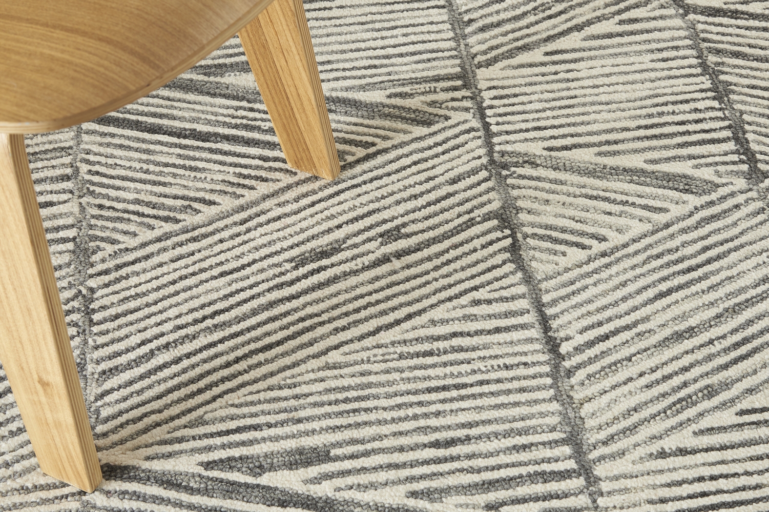 Aryla White 7'9 x 9'9 Rug - Thumbnail - Image 7