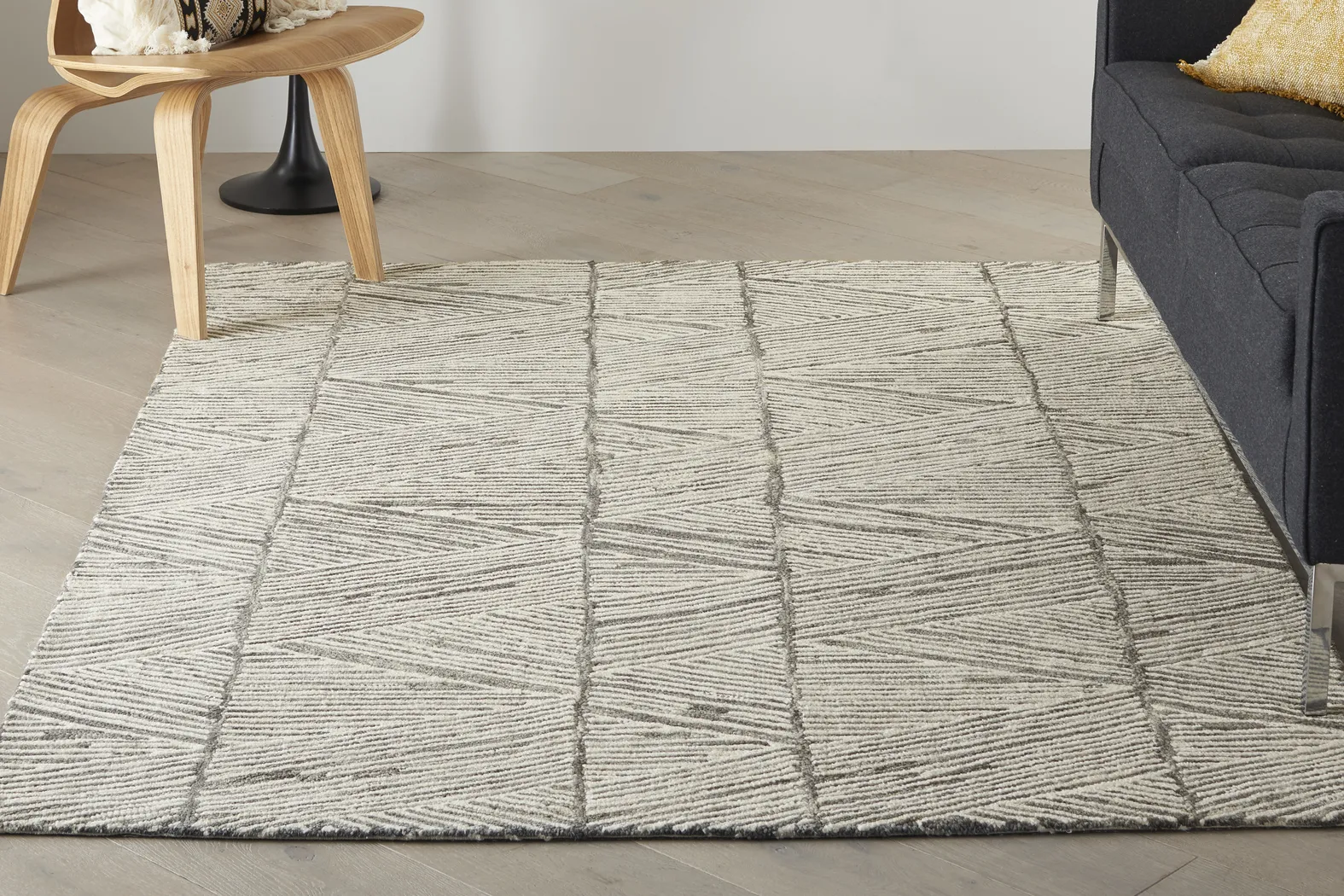 Aryla Gray/White 8'3 x 11'6 Rug - Thumbnail - Image 3