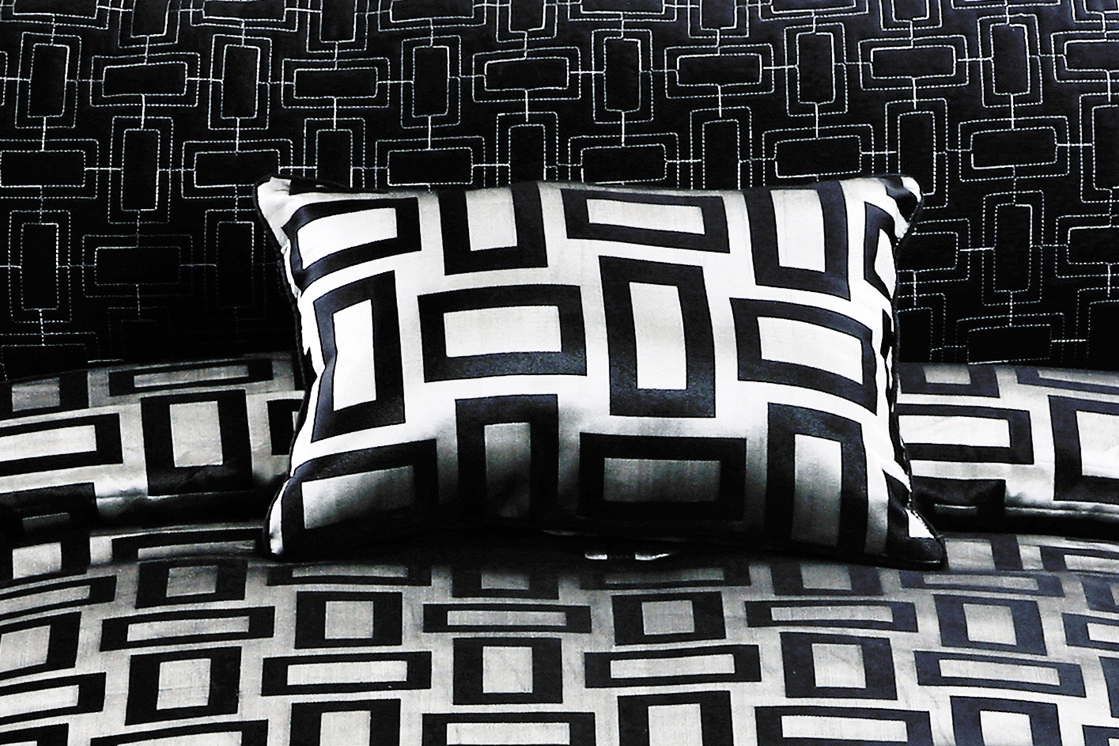 Aspunwall Black Silver 5 Pc King Comforter Set - Thumbnail - Image 4