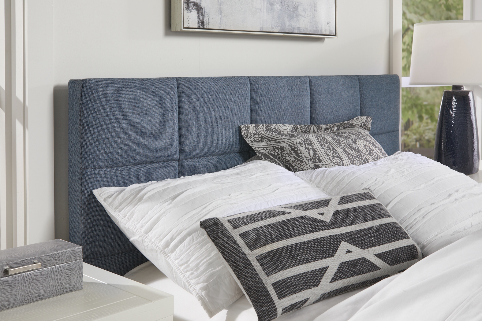 Barringer Place White 5 Pc Queen Bedroom - Thumbnail - Image 3