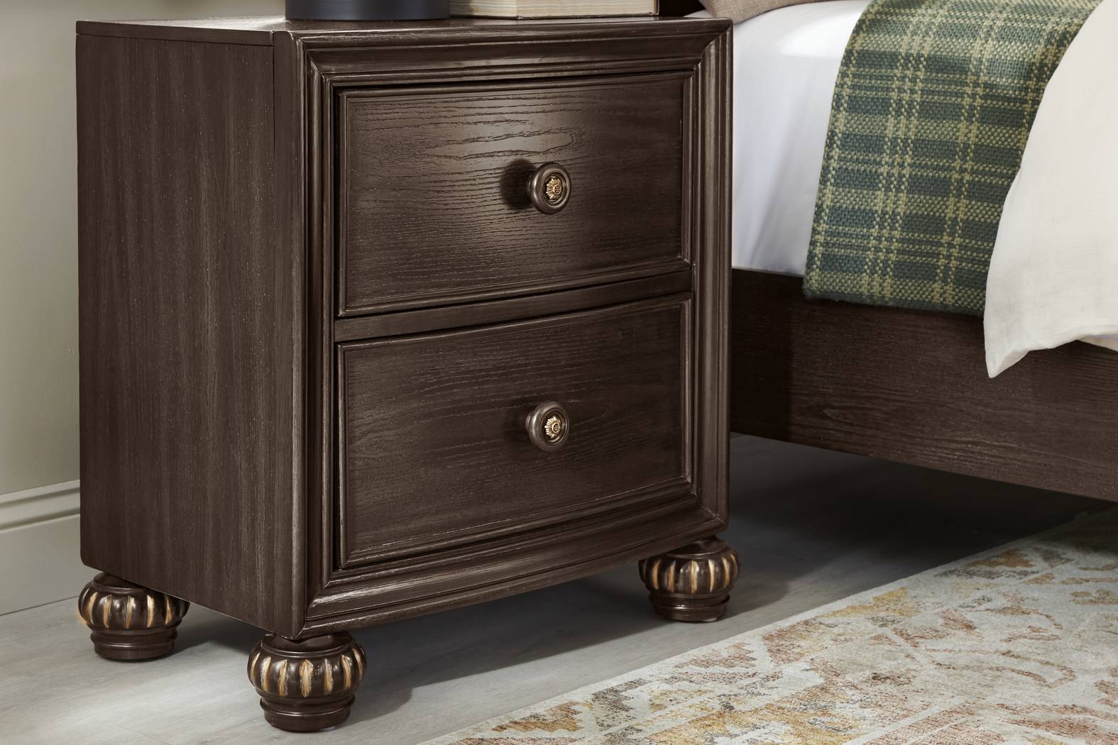 Augustine Brown 7 Pc Queen Arched Panel Bedroom - Thumbnail - Image 9