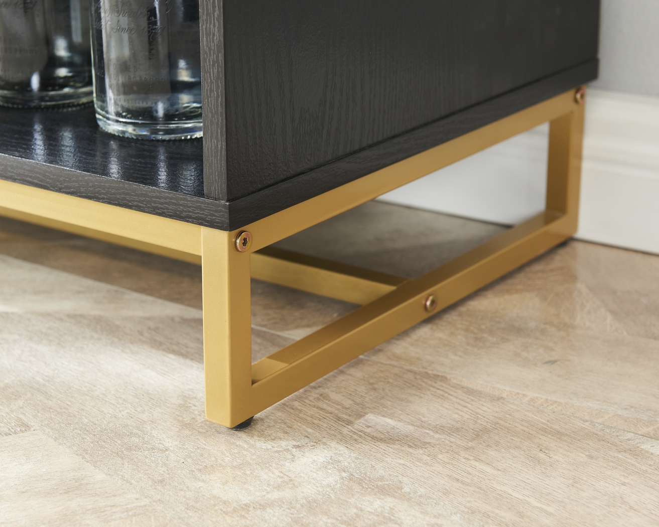 Aultwoods Black Server - Thumbnail - Image 4