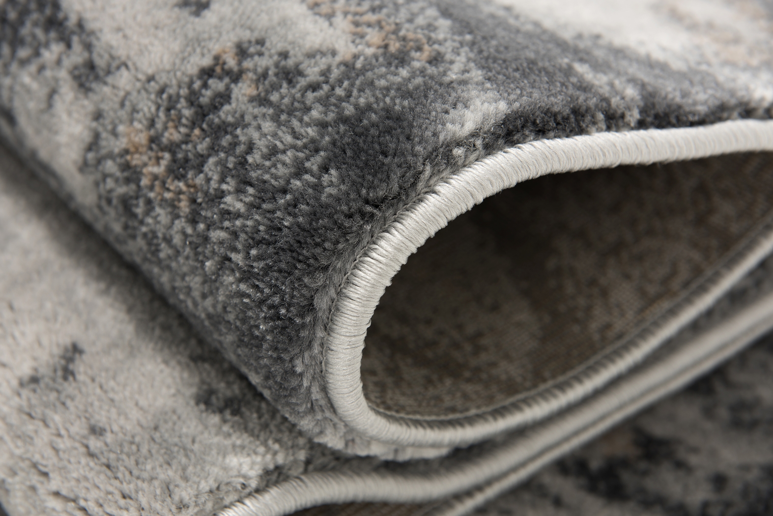 Aundra Beige 5' x 8' Rug - Thumbnail - Image 3