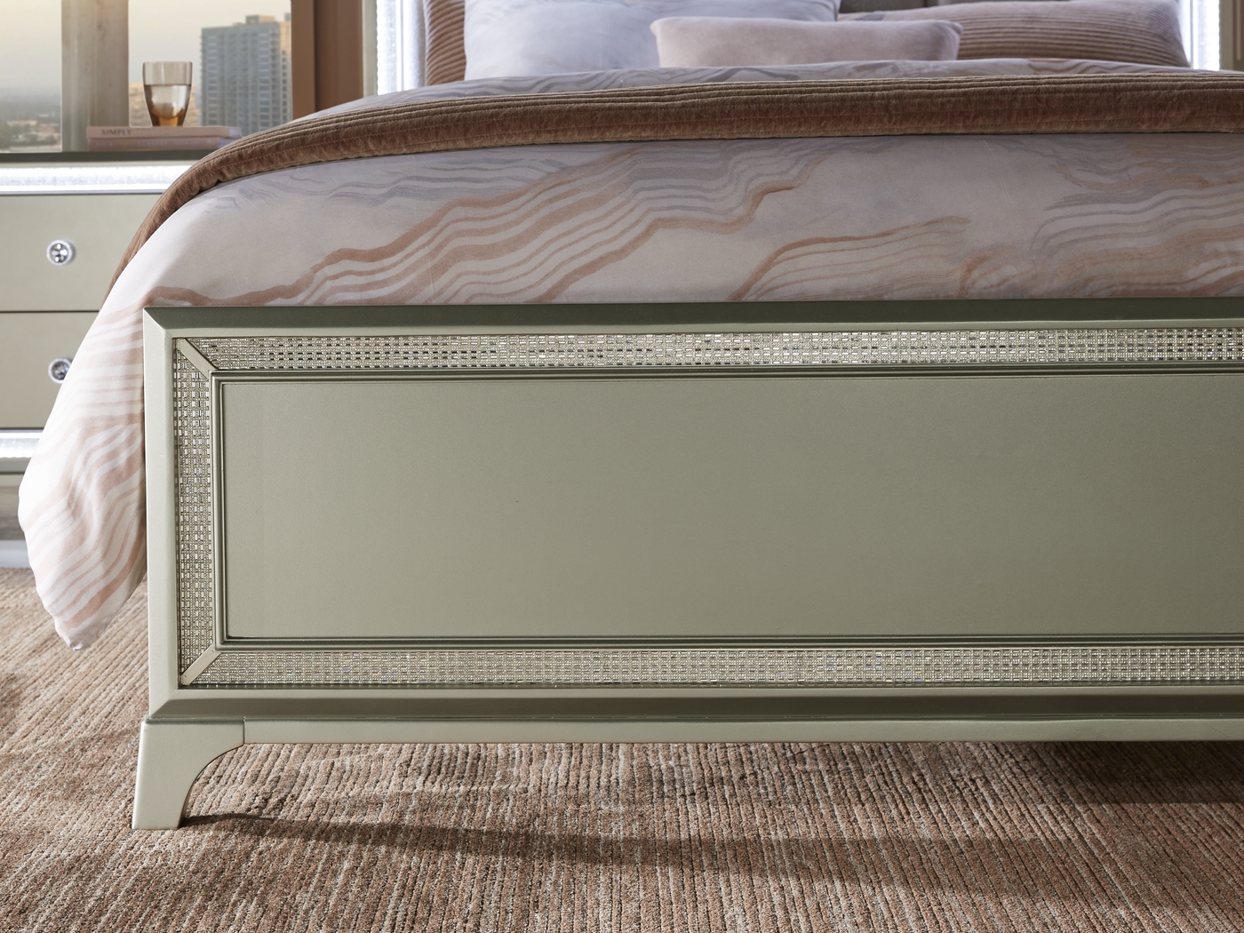 Avery Silver 5 Pc King Bedroom - Thumbnail - Image 6