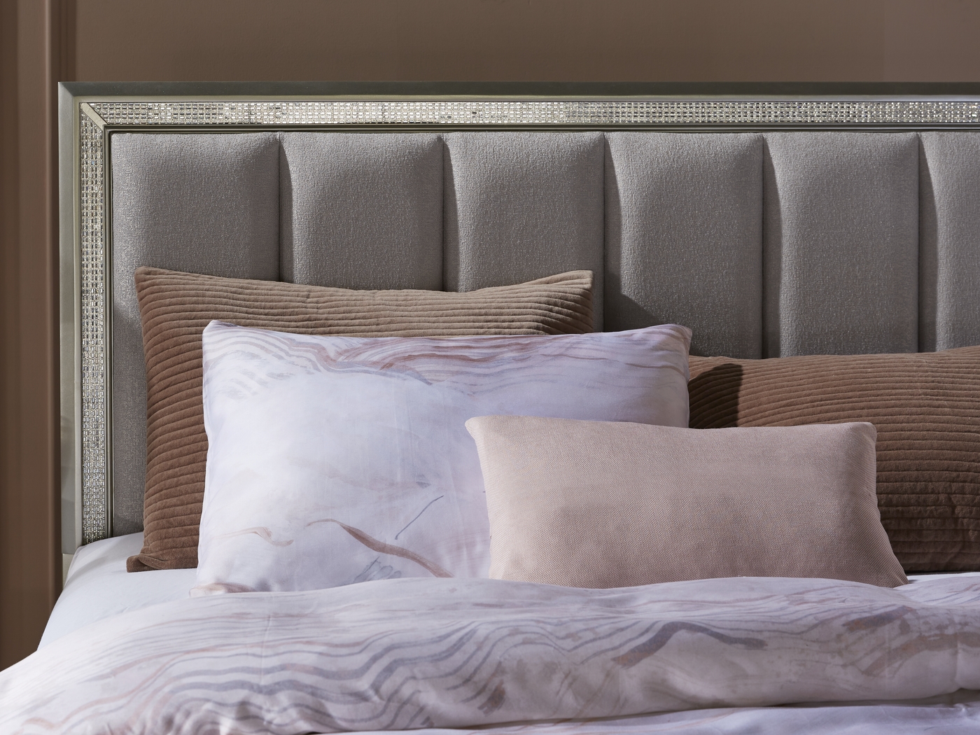 Avery Silver 3 Pc Queen Bed - Thumbnail - Image 4