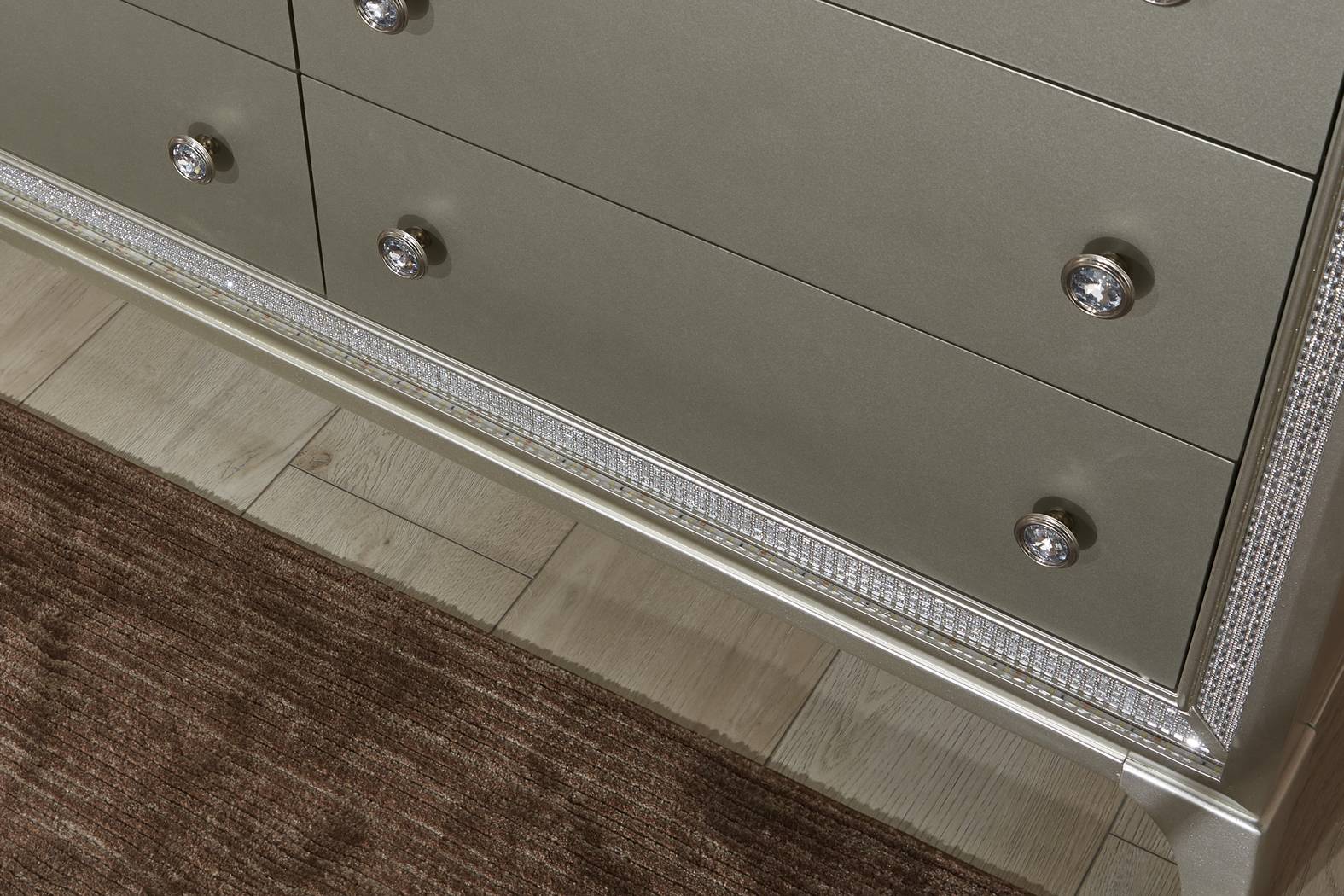 Avery Silver 7 Pc Queen Bedroom - Thumbnail - Image 11