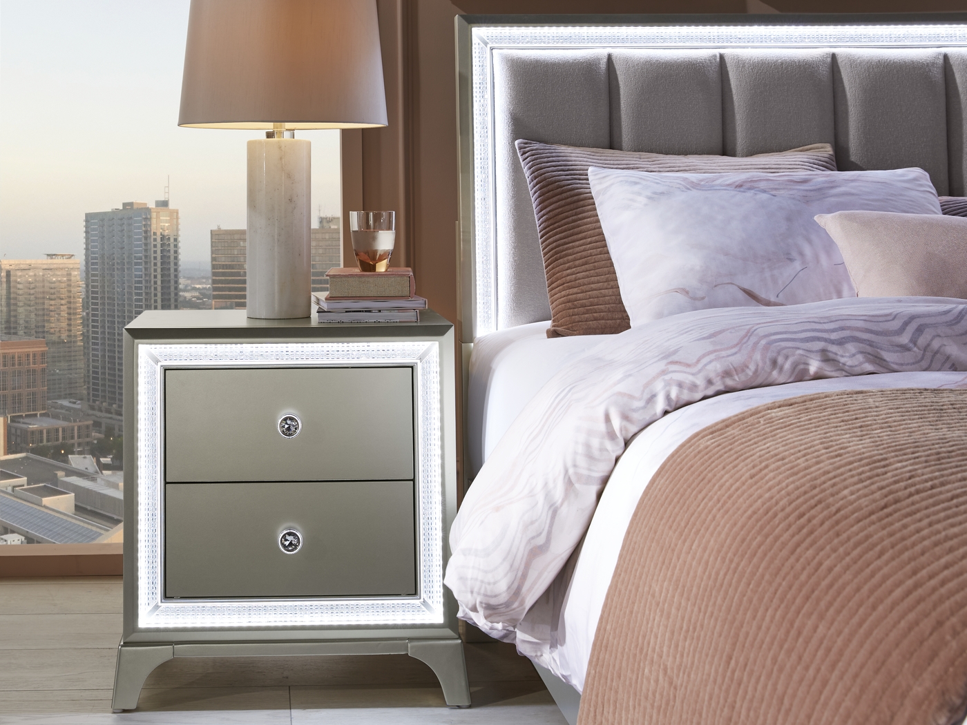 Avery Silver 5 Pc King Bedroom - Thumbnail - Image 10