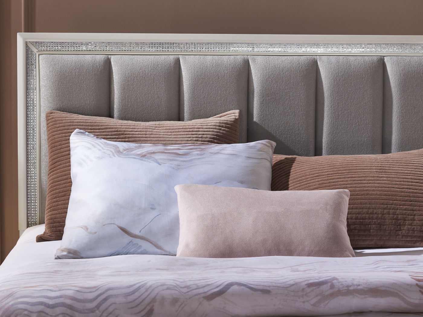 Avery White 5 Pc King Bedroom - Thumbnail - Image 4