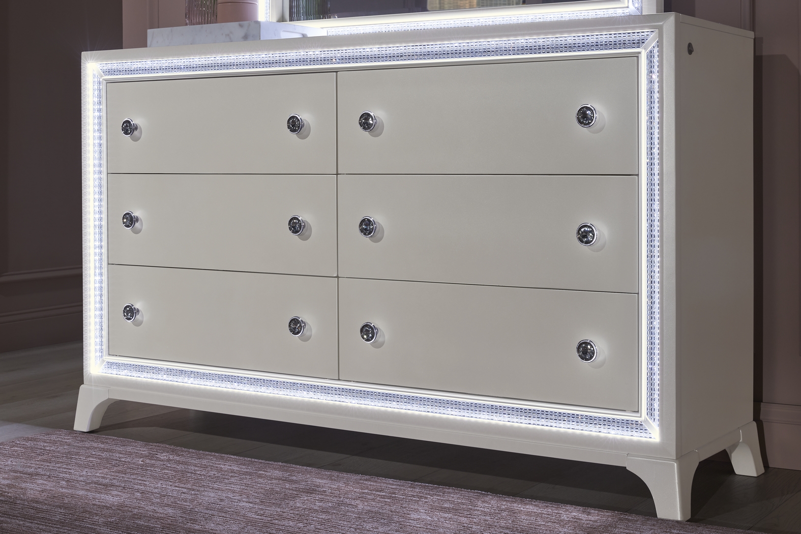 Avery White 7 Pc Queen Bedroom - Thumbnail - Image 8