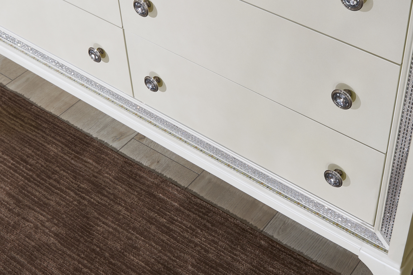 Avery White 7 Pc Queen Bedroom - Thumbnail - Image 11