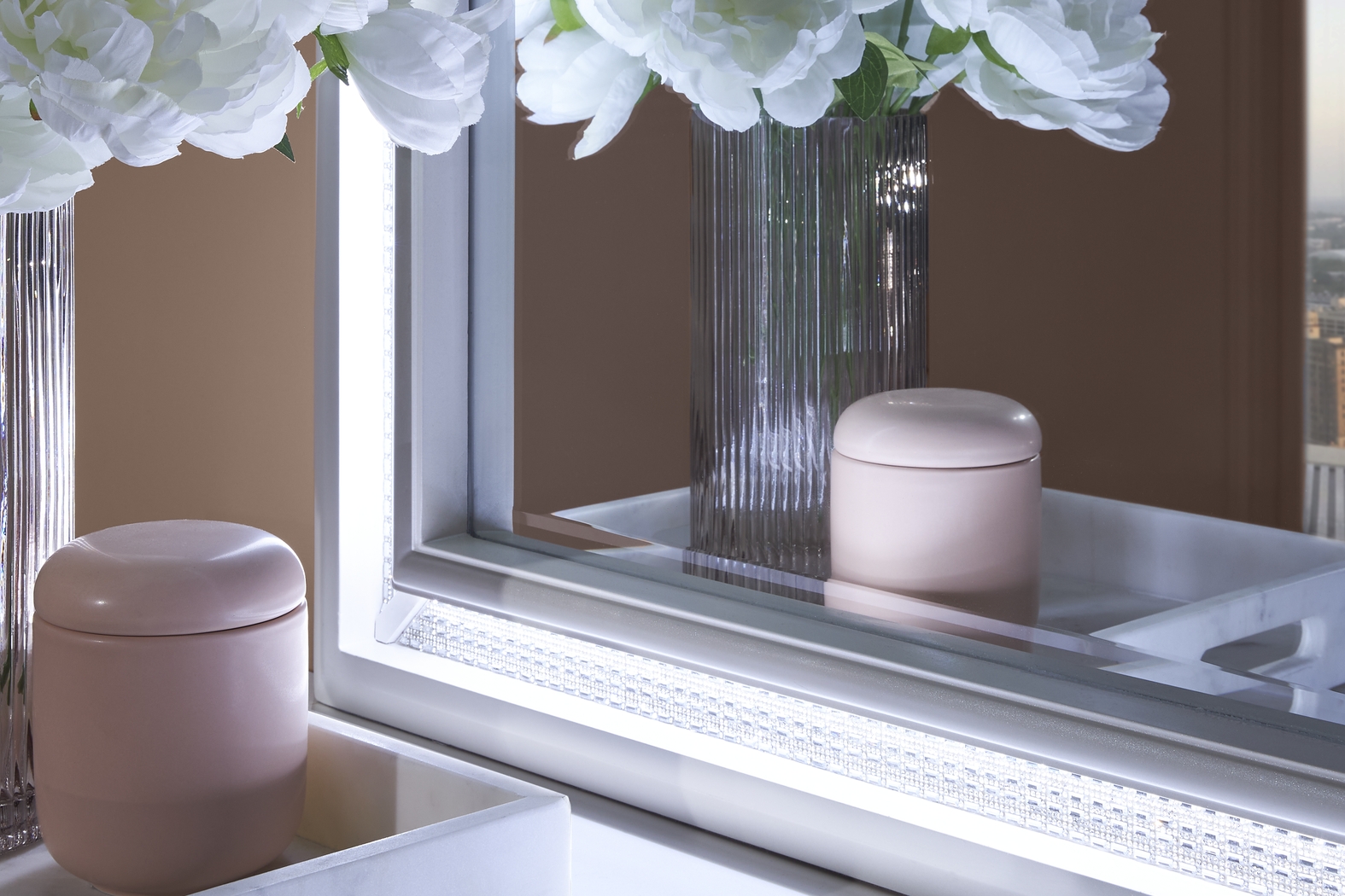 Avery White 7 Pc Queen Bedroom - Thumbnail - Image 19