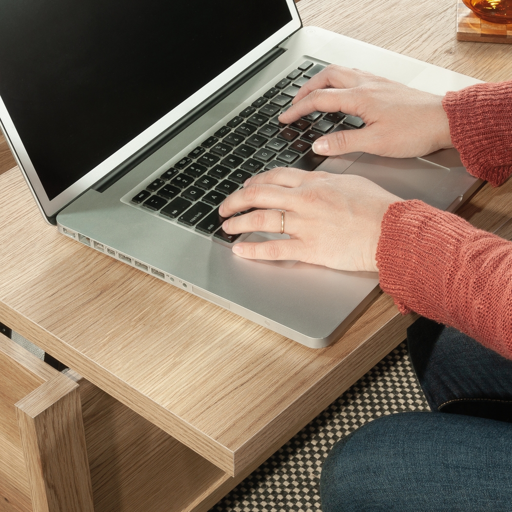 Baederwood Brown Cocktail Table - Thumbnail - Image 4