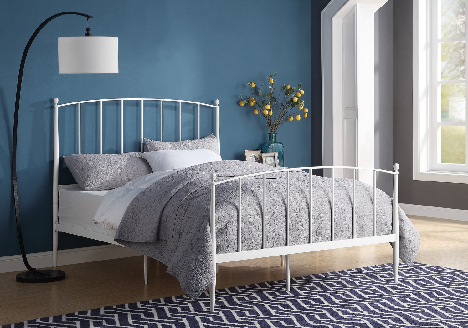 Baronwood White Queen Platform Bed - Thumbnail - Image 2