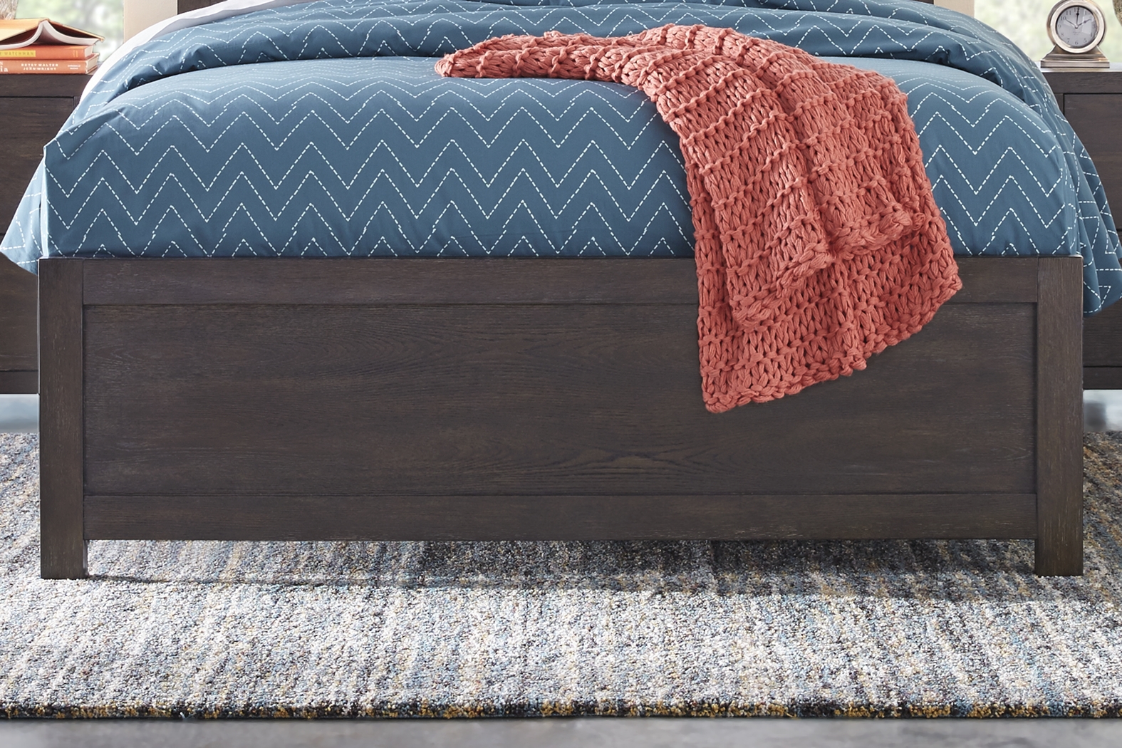 Barringer Place Merlot 5 Pc Queen Panel Bedroom - Thumbnail - Image 6