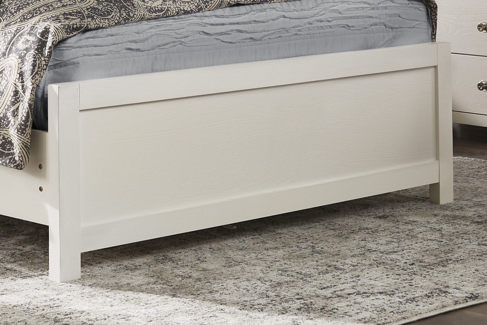 Barringer Place White 5 Pc Queen Panel Bedroom - Thumbnail - Image 4