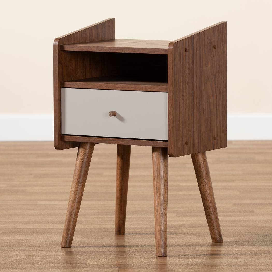 Bayfair Brown End Table - Thumbnail - Image 7