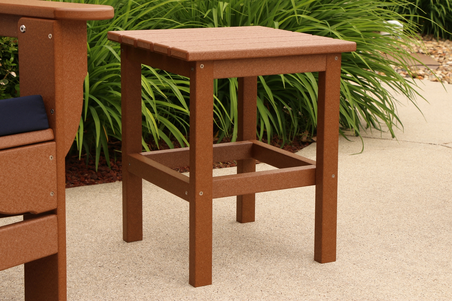 Bayfield Park Traditional Brown Outdoor Side Table - Thumbnail - Image 2