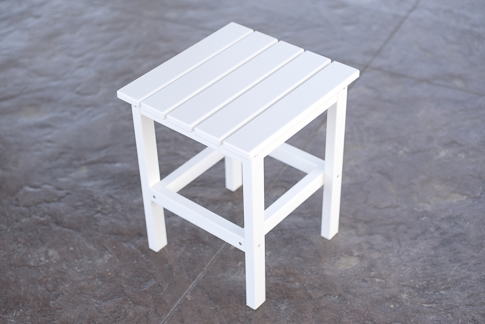 Bayfield Park Traditional White Outdoor Side Table - Thumbnail - Image 2