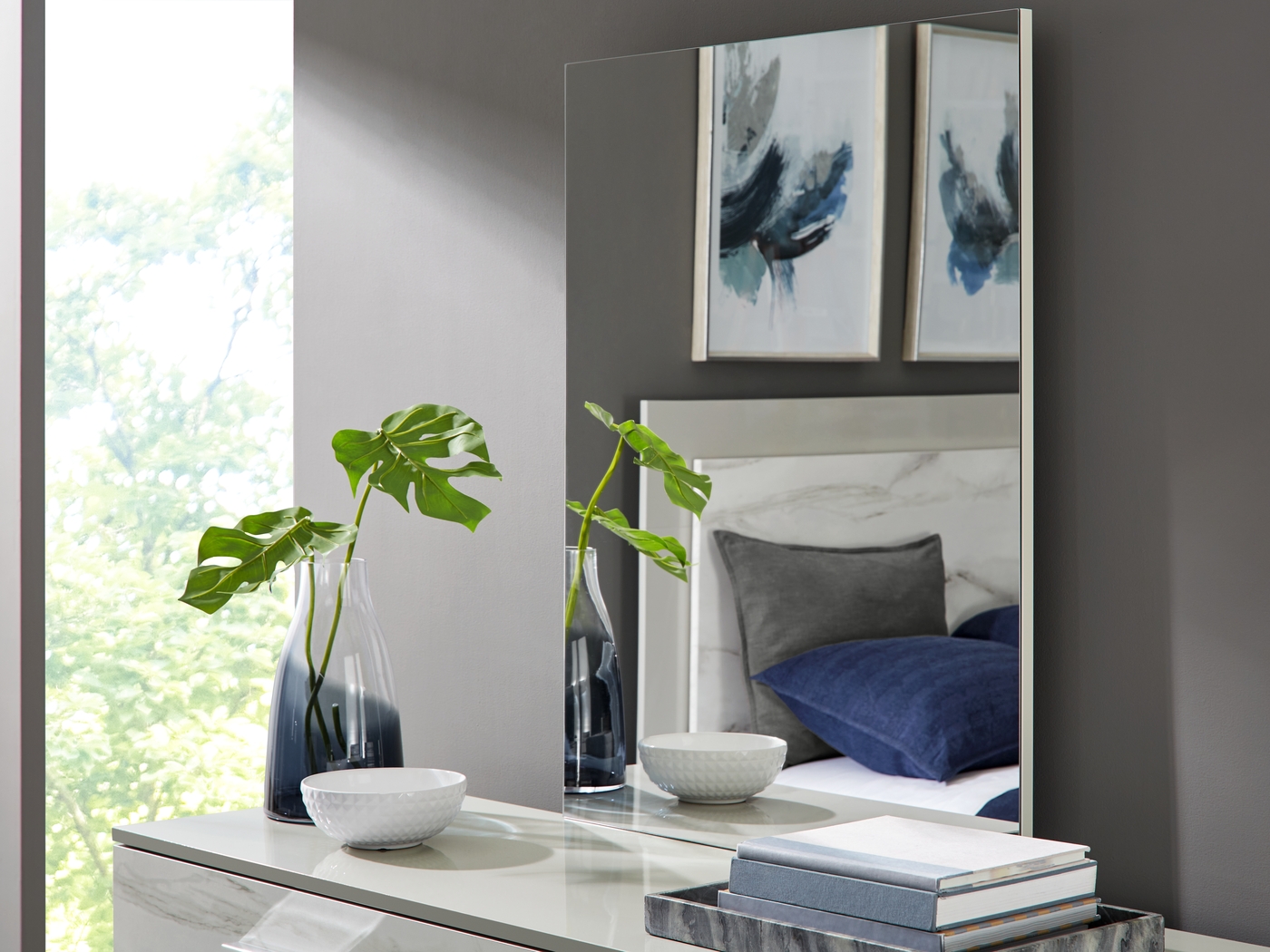 Beatrice Gray 5 Pc Queen Bedroom - Thumbnail - Image 14