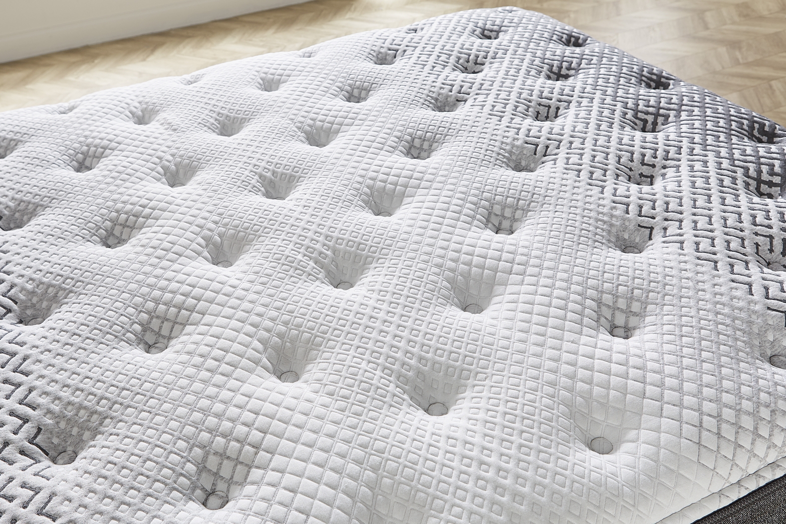 Beautyrest Beyond Medium Queen Mattress - Thumbnail - Image 4