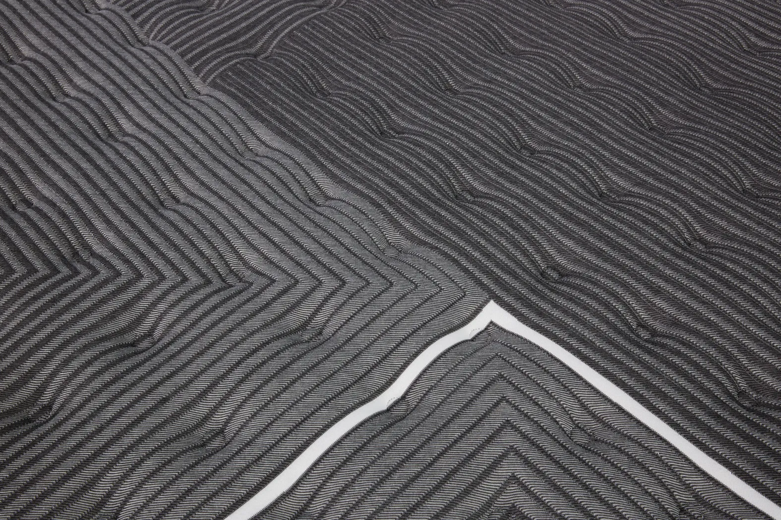 Beautyrest Black B-Class Extra Firm Tight Top California King Mattress - Image 5