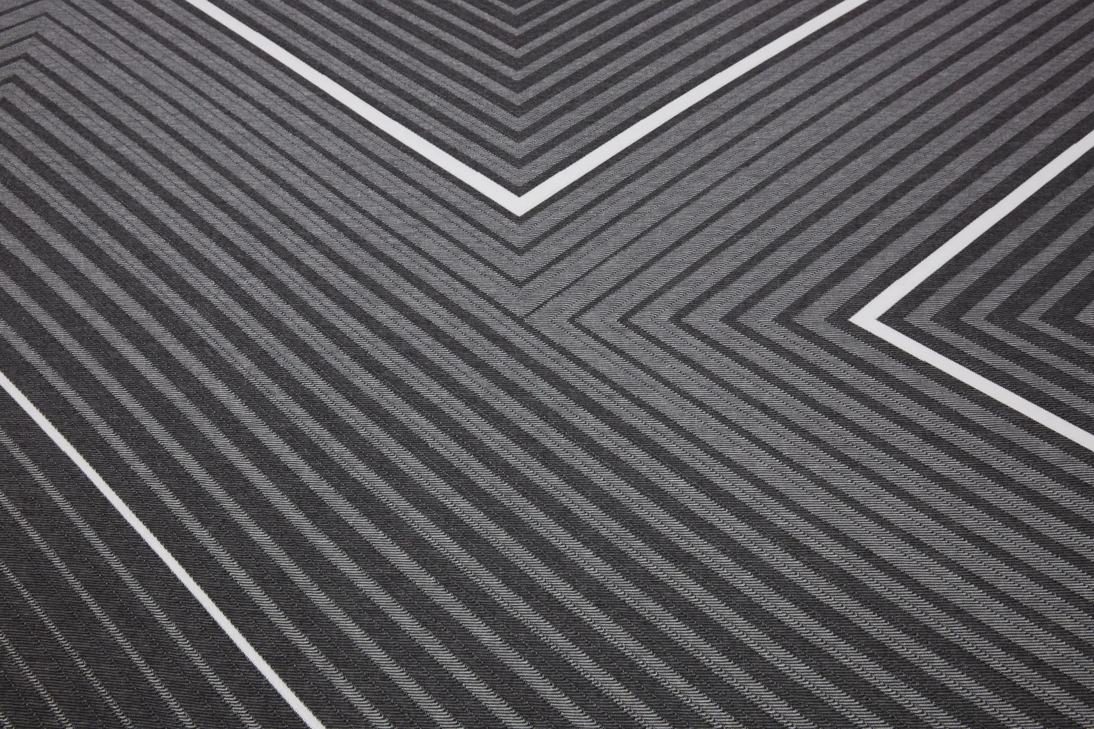 Beautyrest Black B-Class Plush Tight Top Split King Mattress (2 TWXL) - Image 5