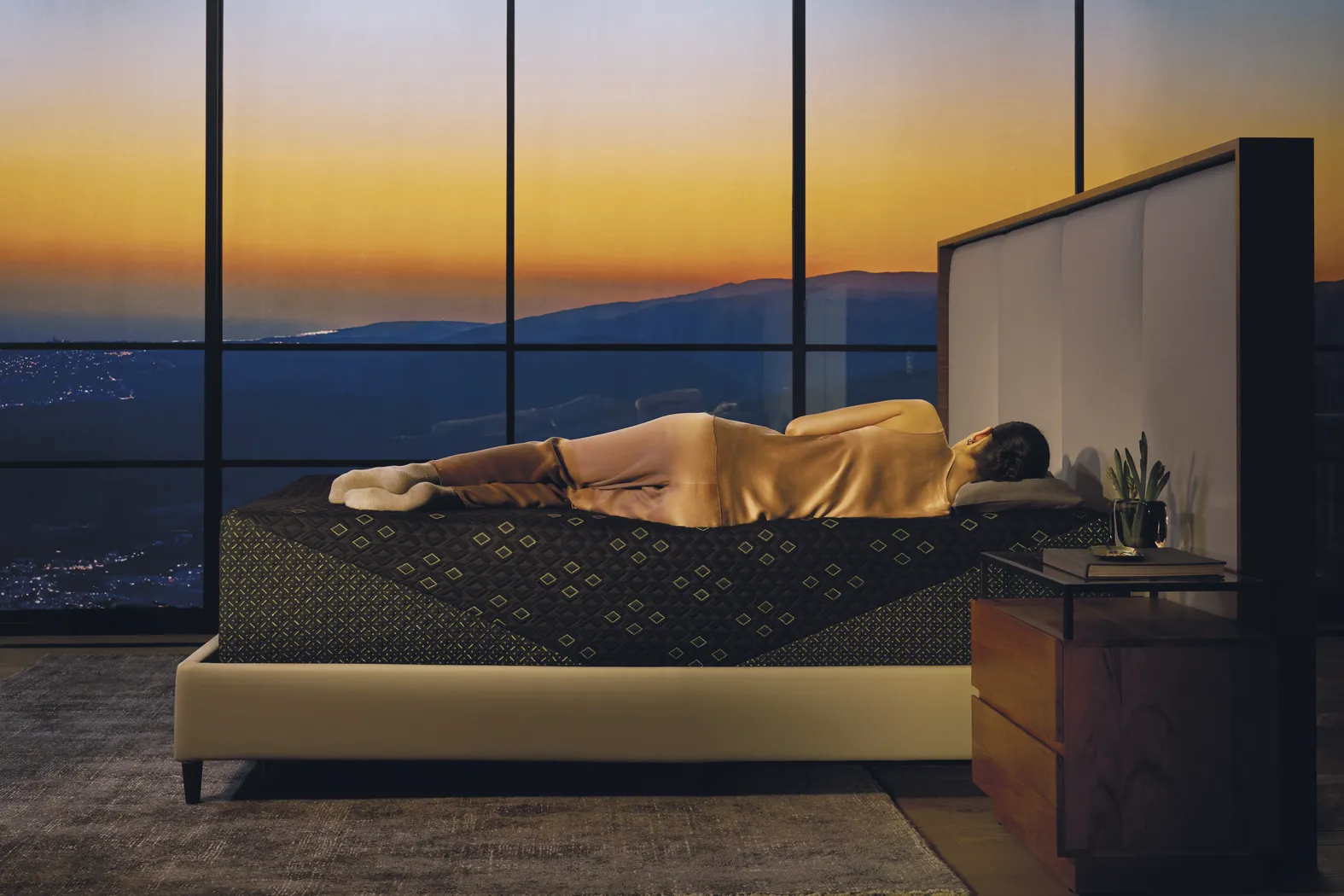 Beautyrest Black Hybrid Series Four XCS Medium Split Head King Mattress - Thumbnail - Image 4