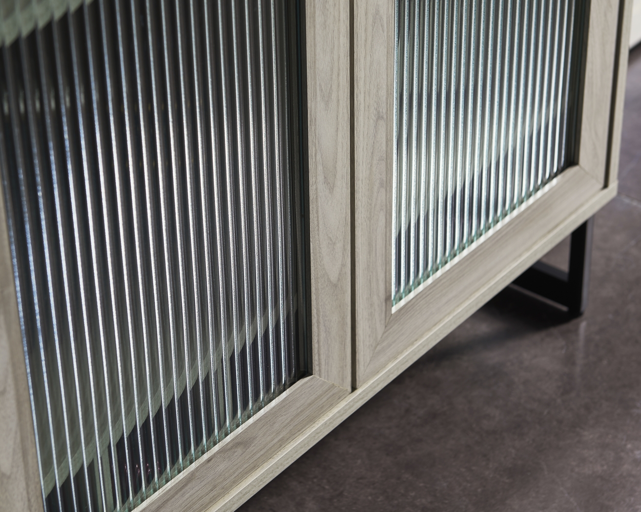 Beavuior Oak Server - Thumbnail - Image 4