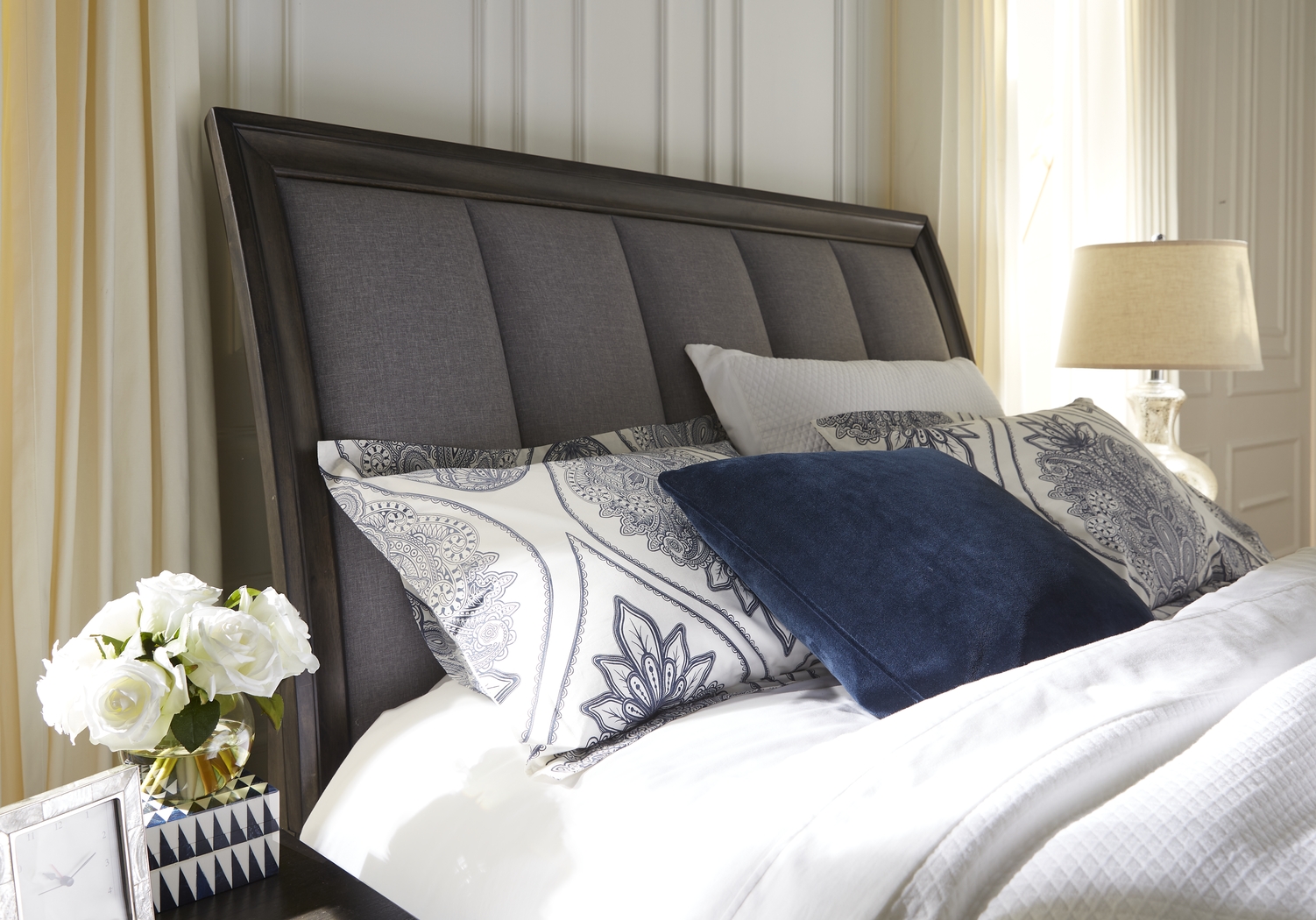 Beckwood Gray 7 Pc King Sleigh Bedroom with Storage - Thumbnail - Image 5