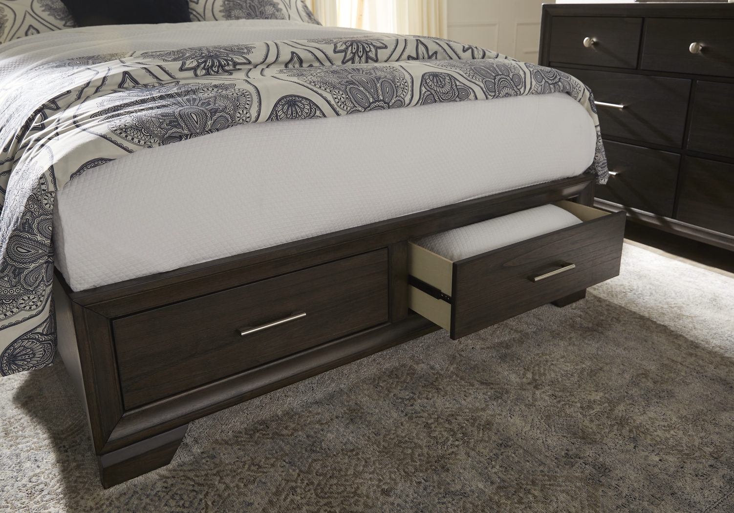 Beckwood Gray 3 Pc Queen Sleigh Bed with Storage - Thumbnail - Image 4