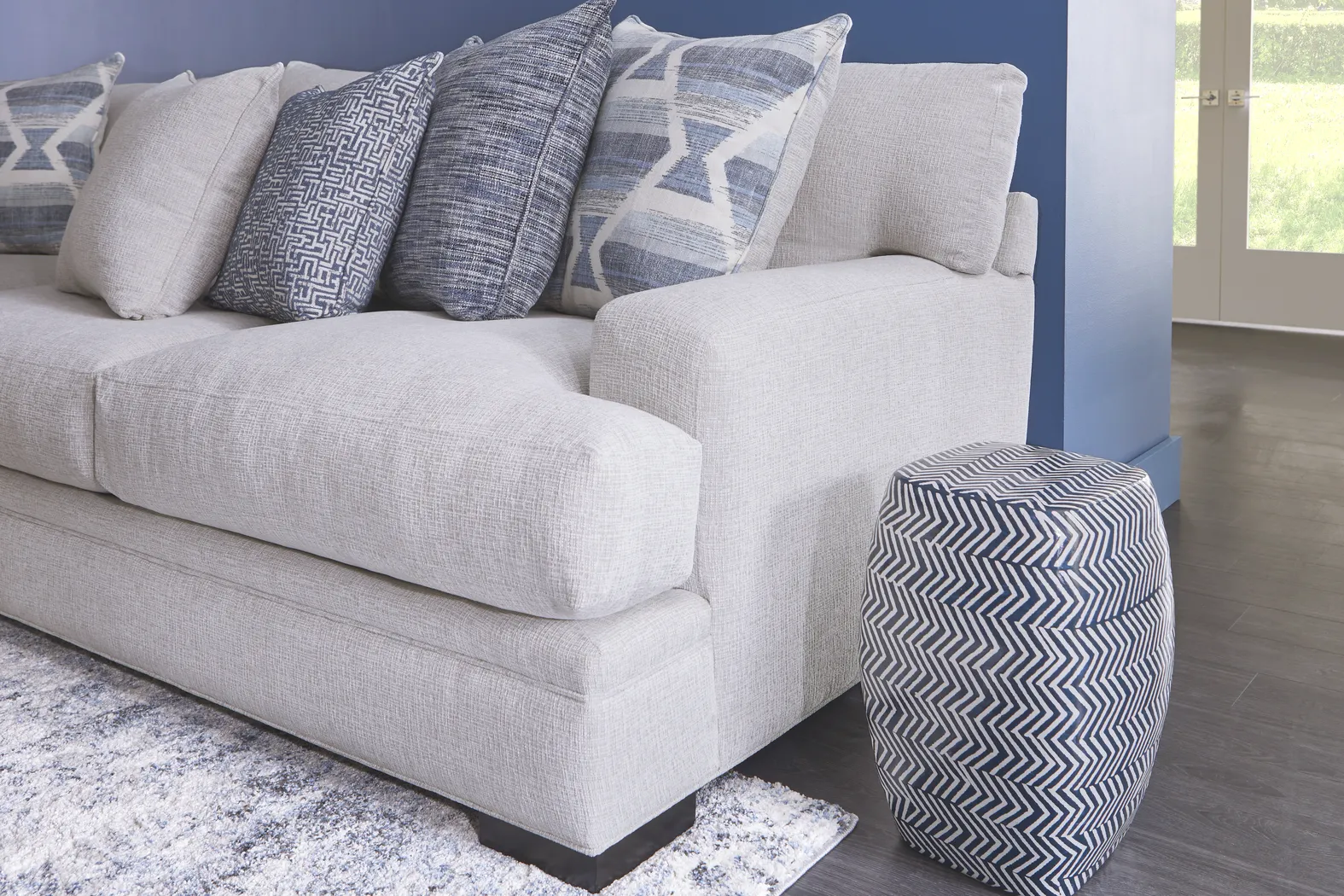 Bedford Park Ivory 7 Pc Living Room - Thumbnail - Image 4