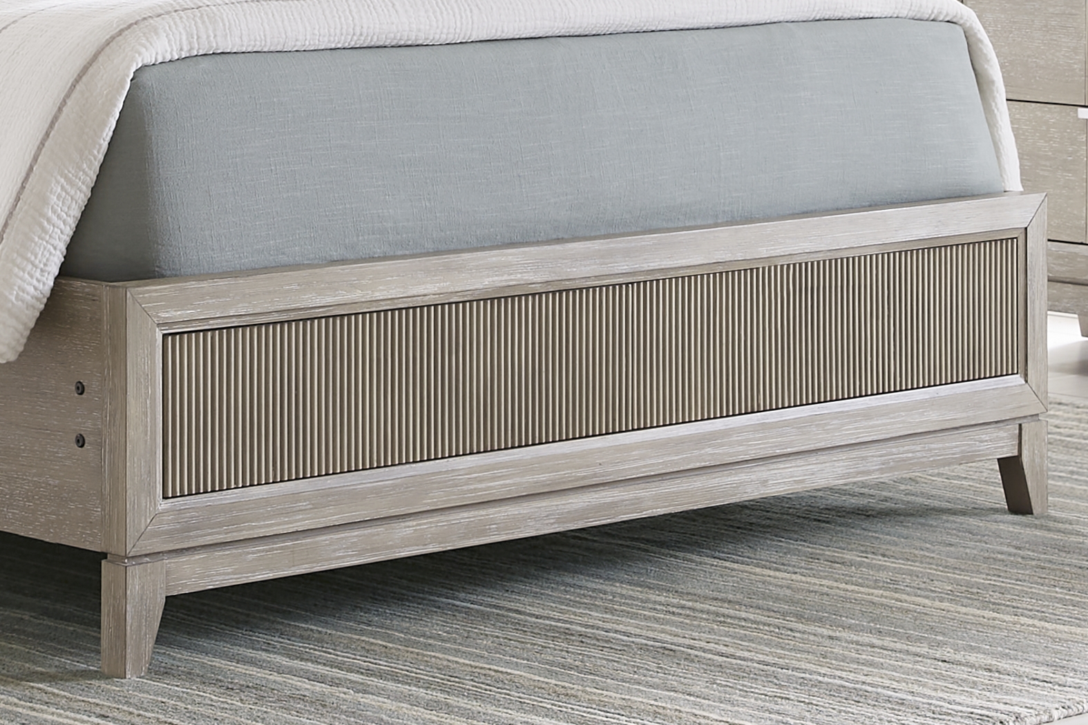 Bellante Gray 7 Pc Queen Panel Bedroom - Thumbnail - Image 4