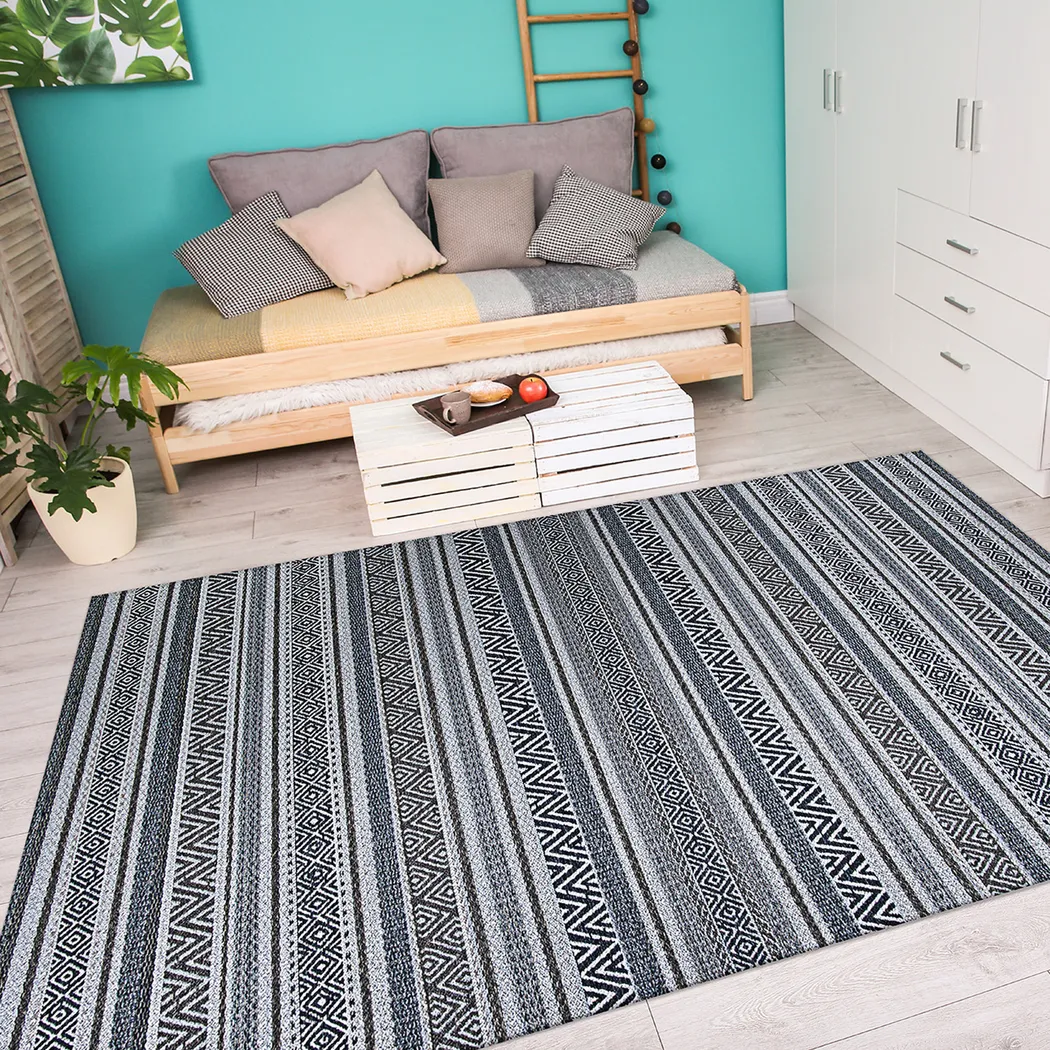 Bennard Gray 5'3 x 7'6 Indoor/Outdoor Rug - Thumbnail - Image 4