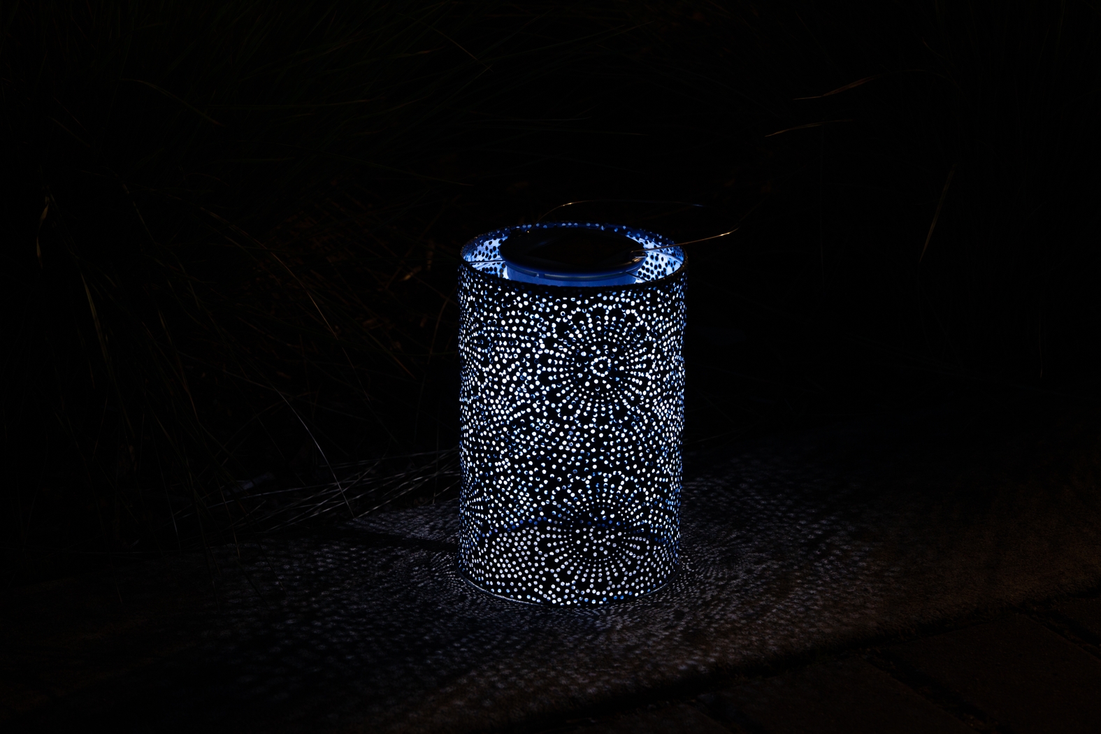 Bento Shade Outdoor Blue Solar Lantern - Thumbnail - Image 10