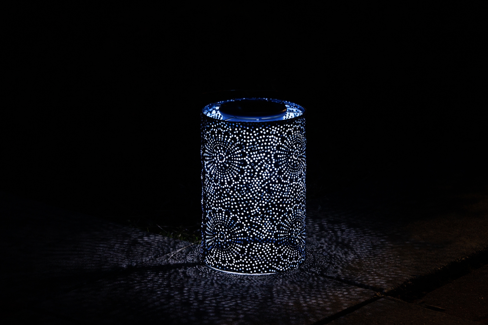 Bento Shade Outdoor Blue Solar Lantern - Thumbnail - Image 11