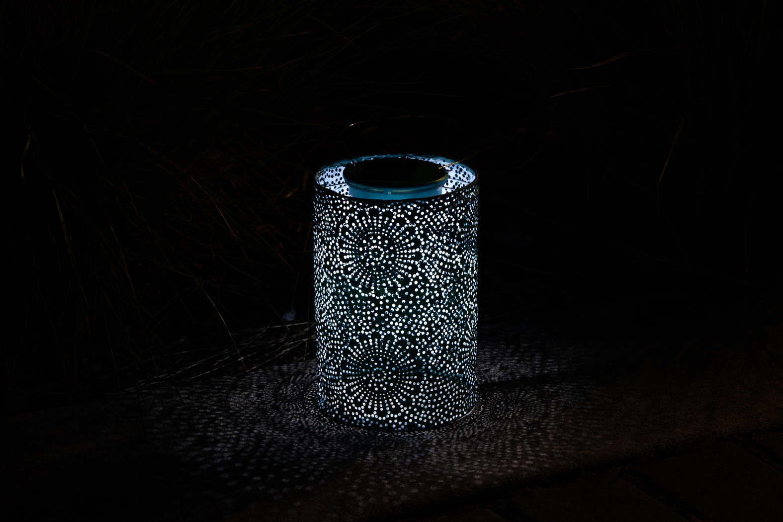 Bento Shade Outdoor Emerald Solar Lantern - Thumbnail - Image 10