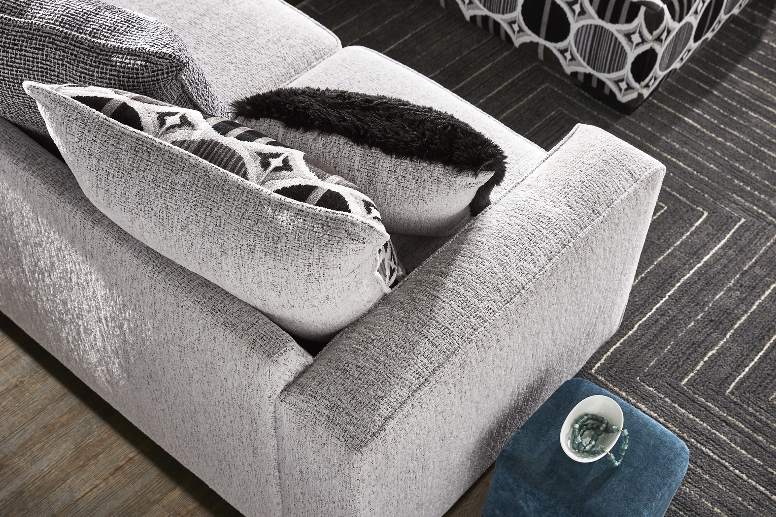 Benton Place Gray 6 Pc Sectional Living Room - Thumbnail - Image 6